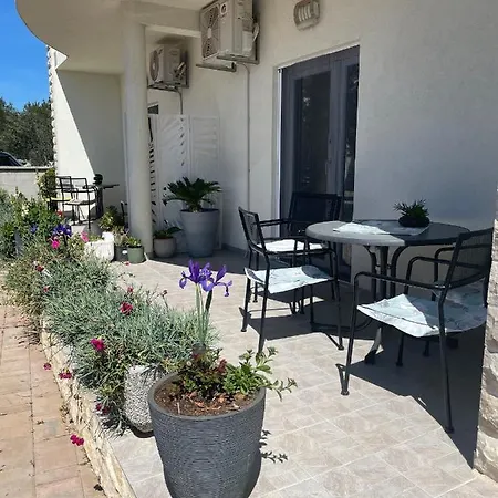 Maras Apartman *